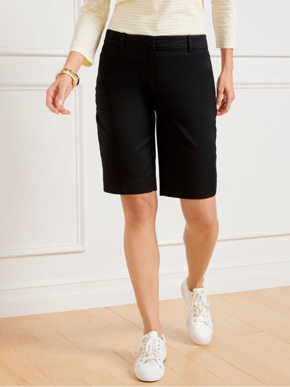 NWT Perfect Short 9½" black petites Bermuda length